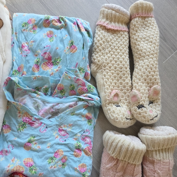 Pajama Set - Picture 4 of 12